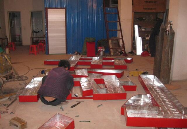 q告发光? /></div> 
				<ul class=